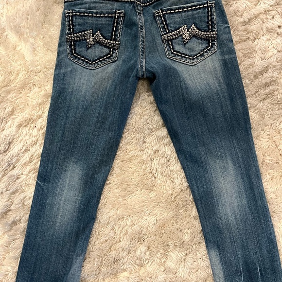 Miss Me Boyfriend Capri Jeans
Size 26 - Picture 4 of 5